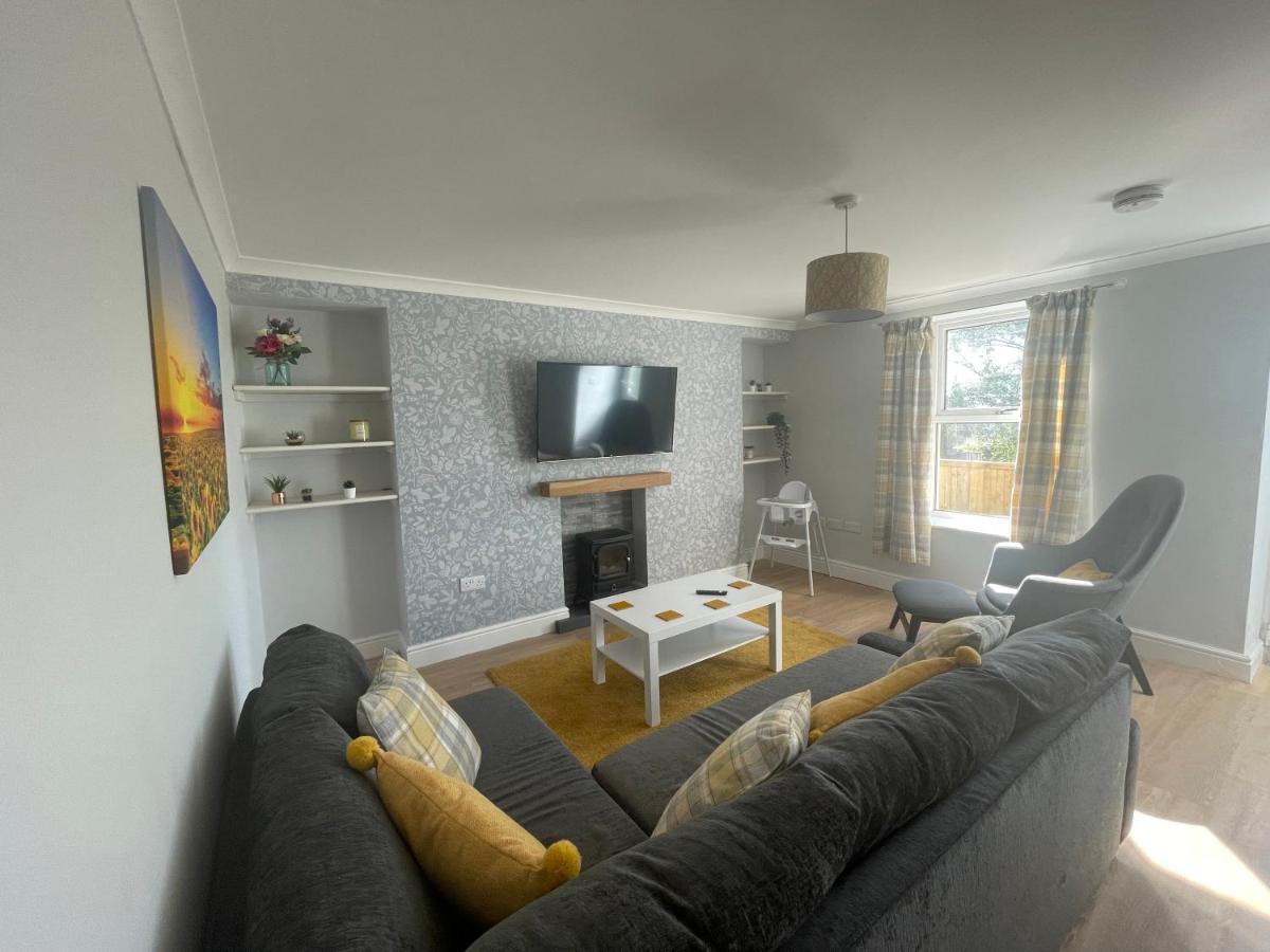 Immaculate One Bedroom Home With Private Parking Swansea Buitenkant foto