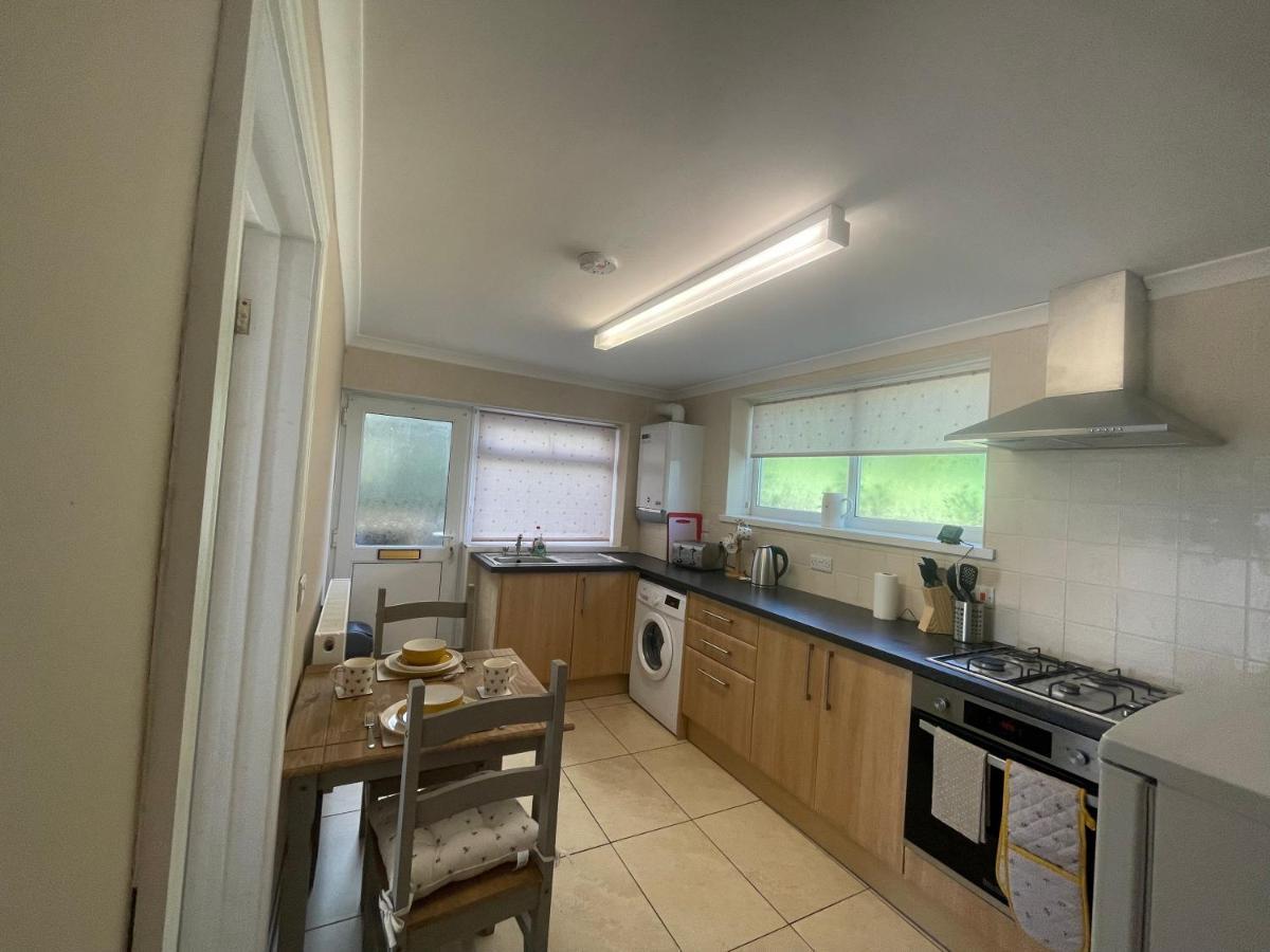 Immaculate One Bedroom Home With Private Parking Swansea Buitenkant foto