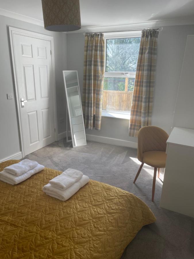 Immaculate One Bedroom Home With Private Parking Swansea Buitenkant foto