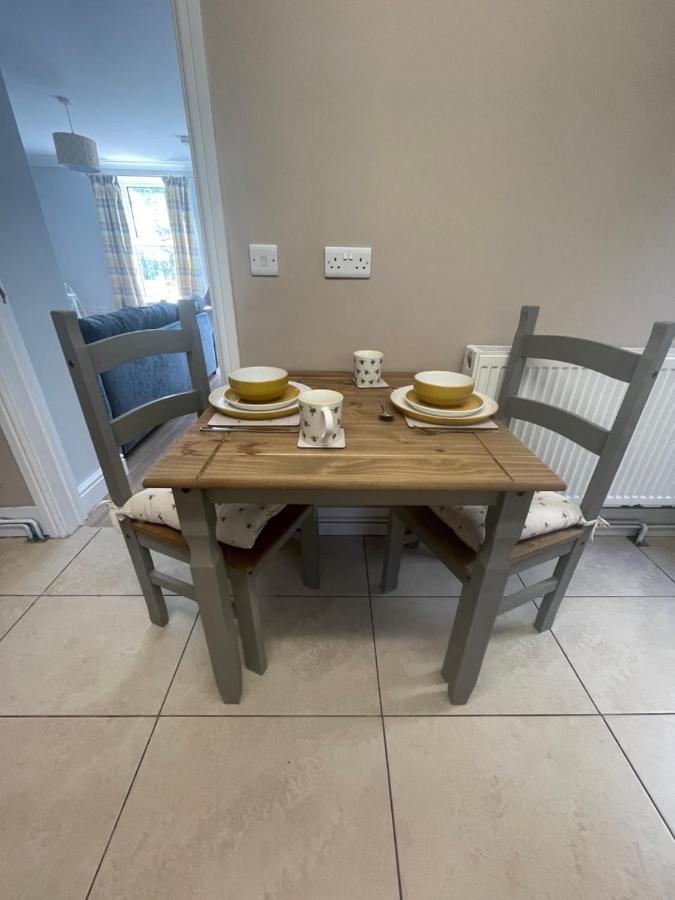 Immaculate One Bedroom Home With Private Parking Swansea Buitenkant foto
