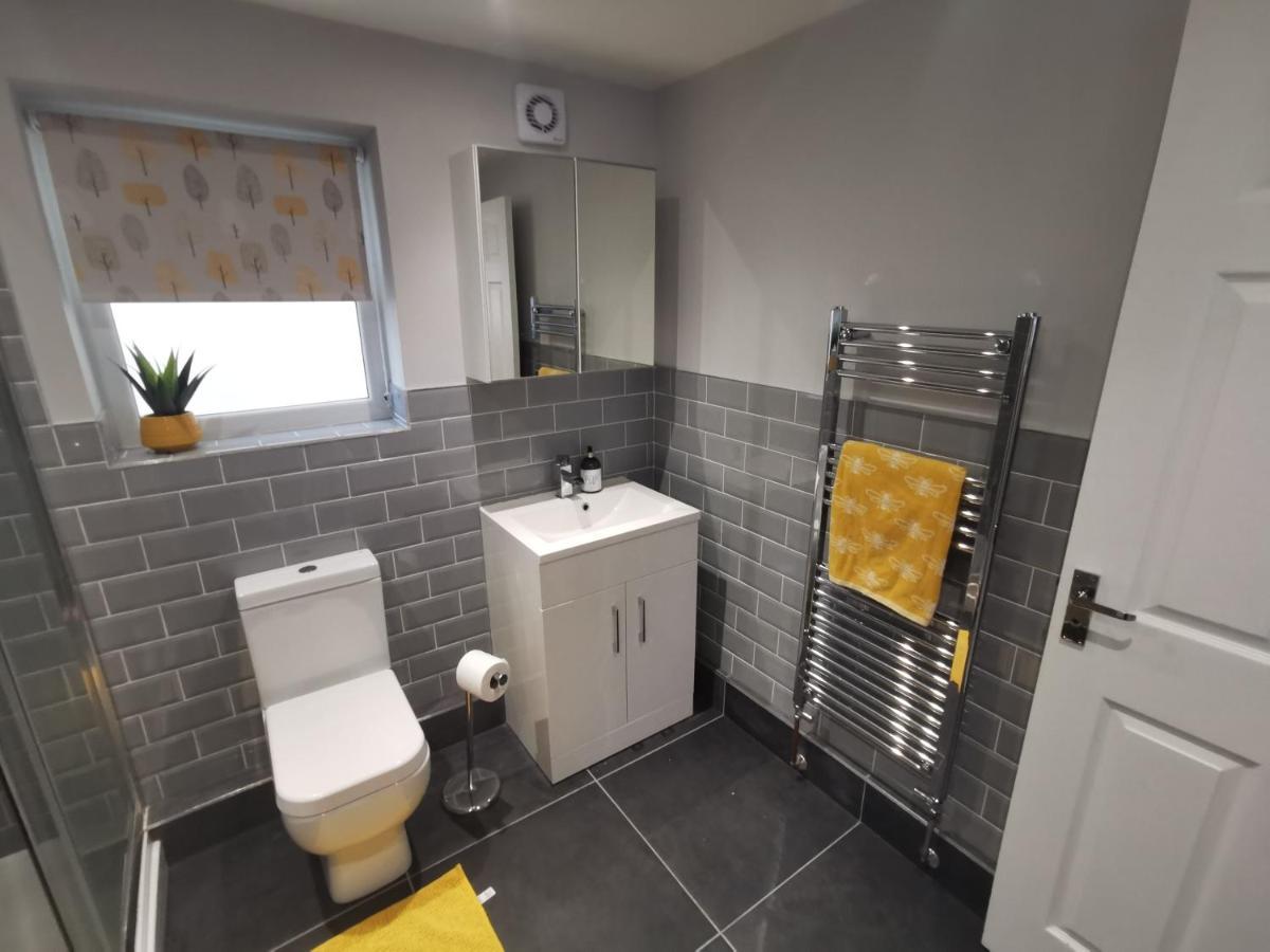 Immaculate One Bedroom Home With Private Parking Swansea Buitenkant foto